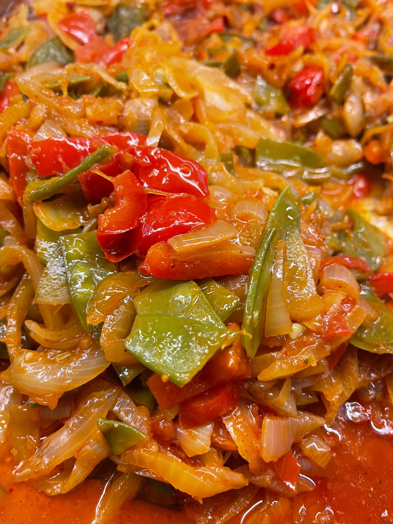 Gemüsepfanne mit Paprika und Tomaten